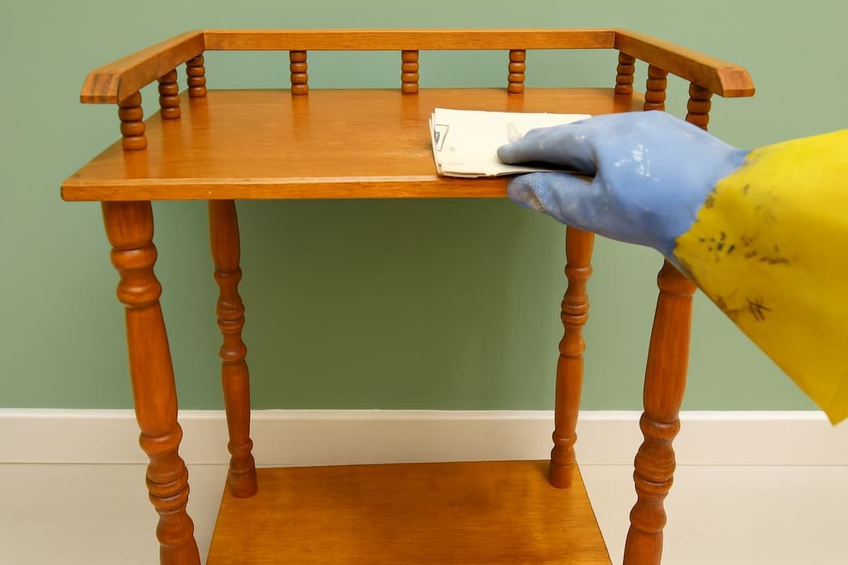 Añejar una mesa de teléfonos muy fácil